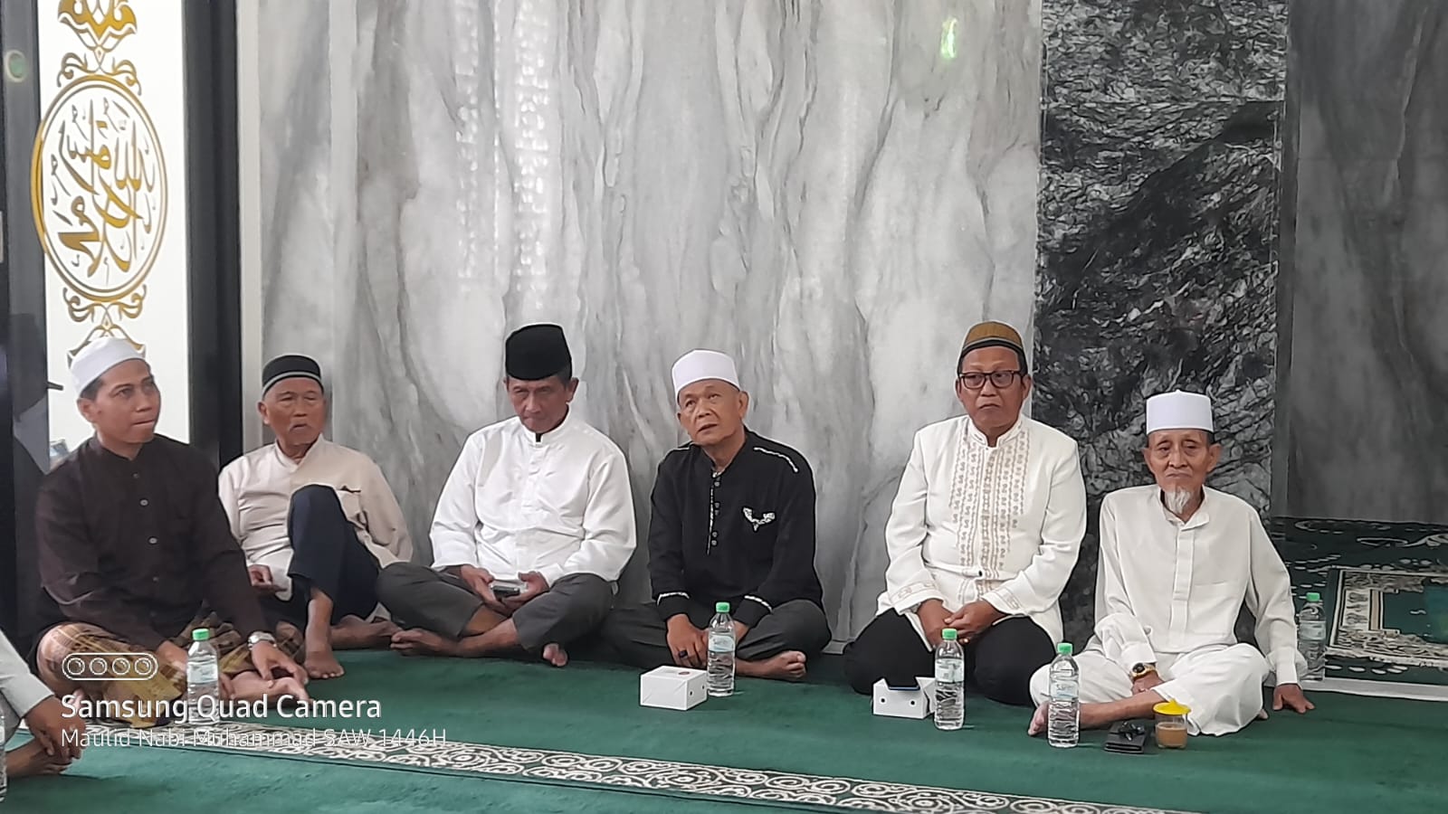 Tampak Depan Pelataran Masjid