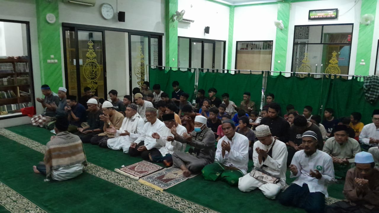 Keluarga Jamaah Beribadah